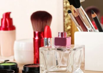 Are Investors Undervaluing L’Occitane International S.A. (HKG:973) By 48%?