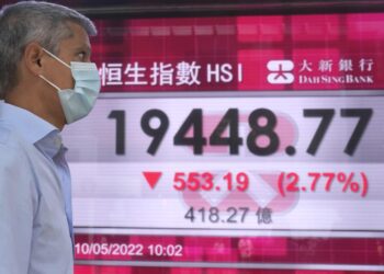Asian stocks follow Wall St down on rate hike, economy fears