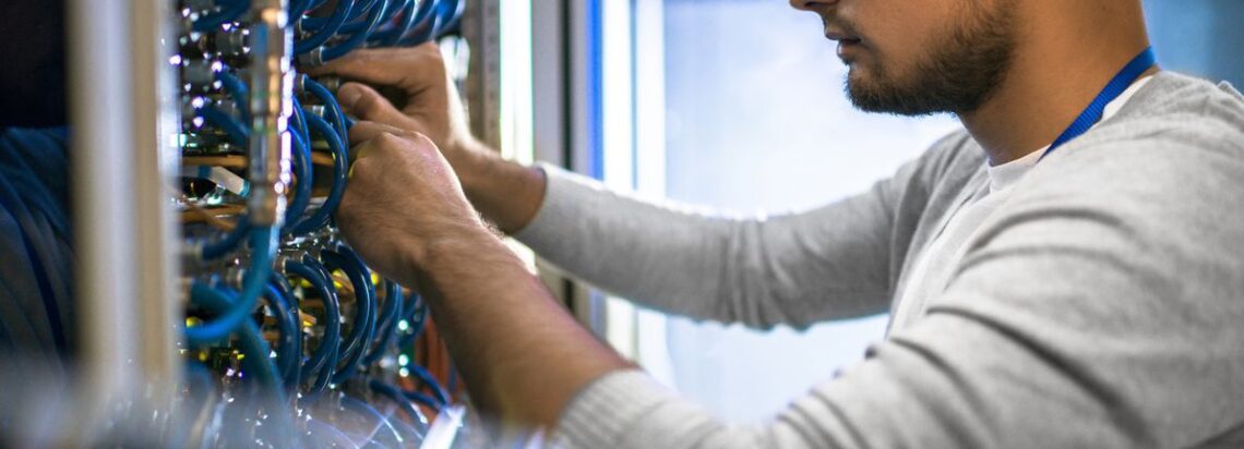 What Does CACI International Inc’s (NYSE:CACI) Share Price Indicate?