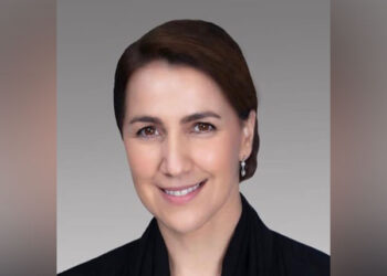 Mariam Almheiri witnesses opening of new e& enterprise Innovation Centre