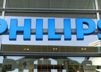 Philips shares retreat after fourth straight drop in order intake
