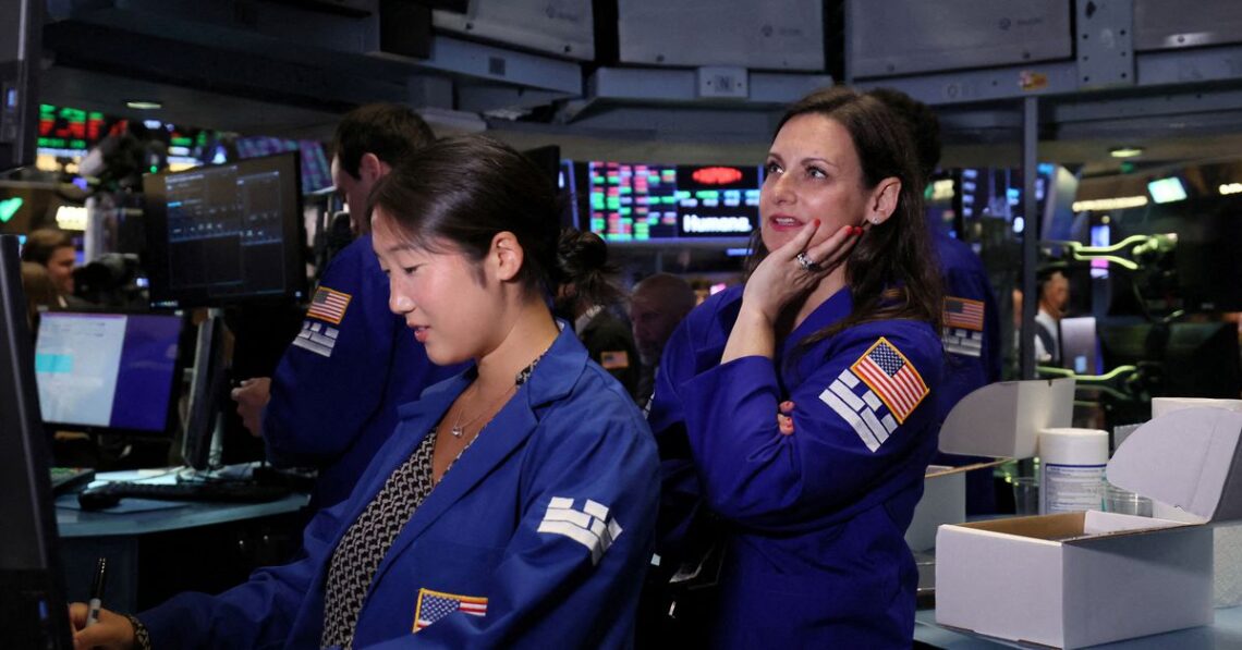 Global stocks extend sell-off as bond yields surge