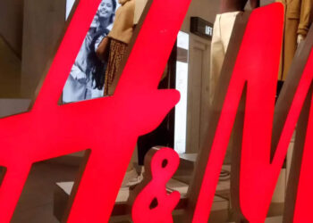 H&M pulls ad accused of sexualizing young girls | International Business News
