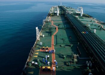 Oil Extends Decline as Macro Concerns Outweigh OPEC+ Supply Cuts